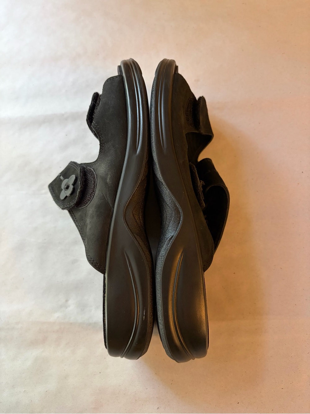 Ecco Black Leather Slide Sandals w/ Velcro Straps Shockpoint Cushioning Sz 39